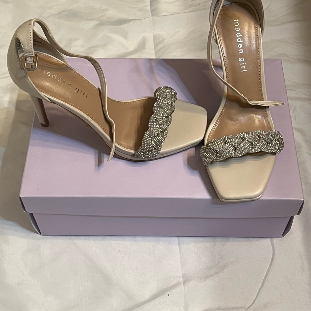 Beautiful nude shoes with rhinestones